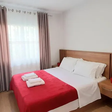 Apartment Comfy Apartment- Sunny Balcony *
