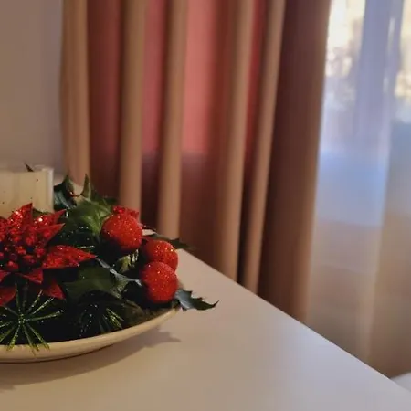 Comfy Apartment- Sunny Balcony *