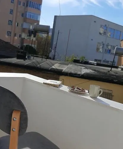 Comfy Apartment- Sunny Balcony Apartment