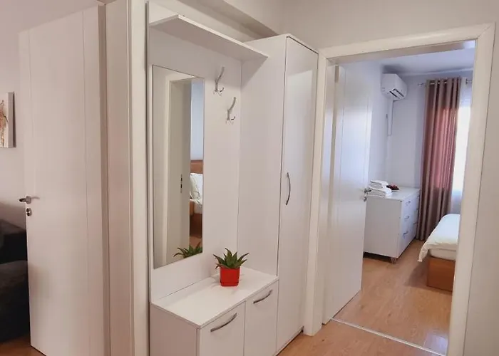 Apartman Comfy Apartment- Sunny Balcony